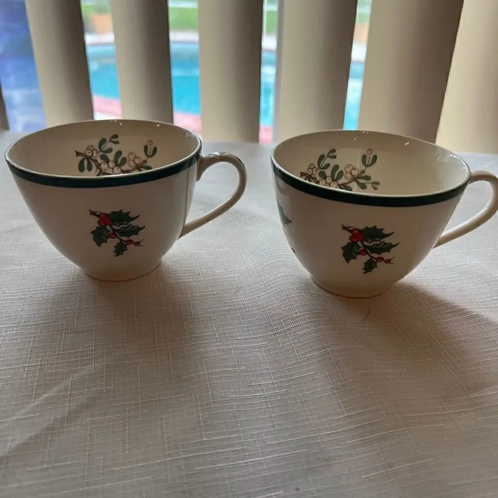 Plummer LTD New York Christmas Tea cup Coffee Cups set of 2